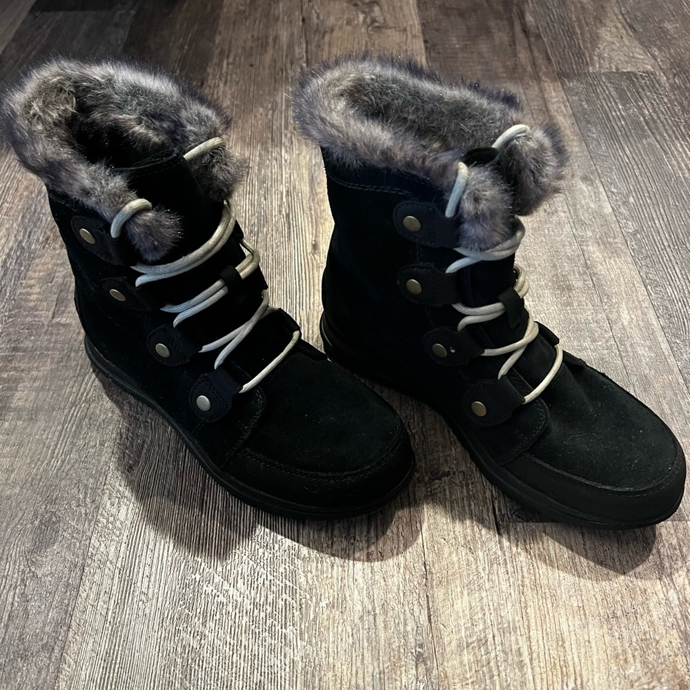 Almost New Women’s Sorel Snow Boots Size 8M